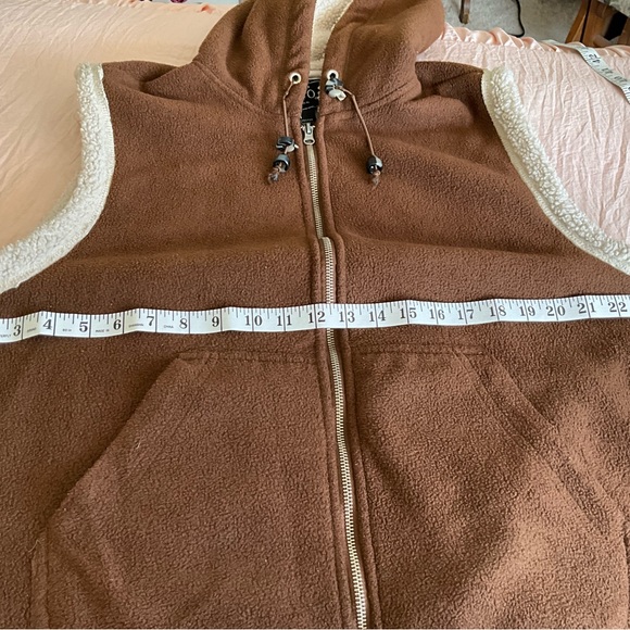 Coaco New York Women’s Fleece Vest Med Hooded Brown Pockets Full Metal Zipper - Picture 6 of 6